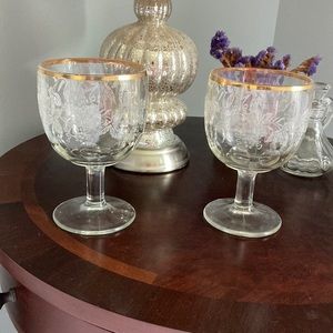 Bartlett & Collins Sand Etched Thumbprint Goblet set is 2